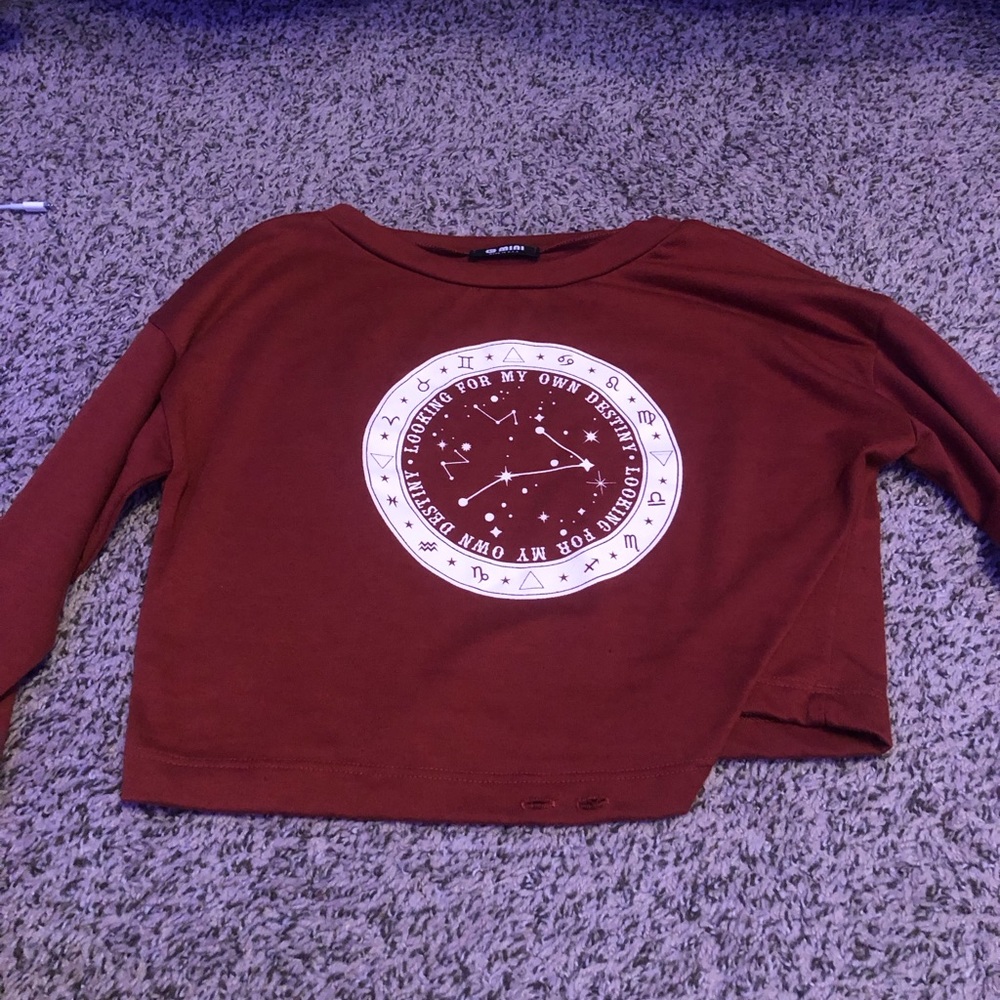 maroon astrology long sleeve cropped tee